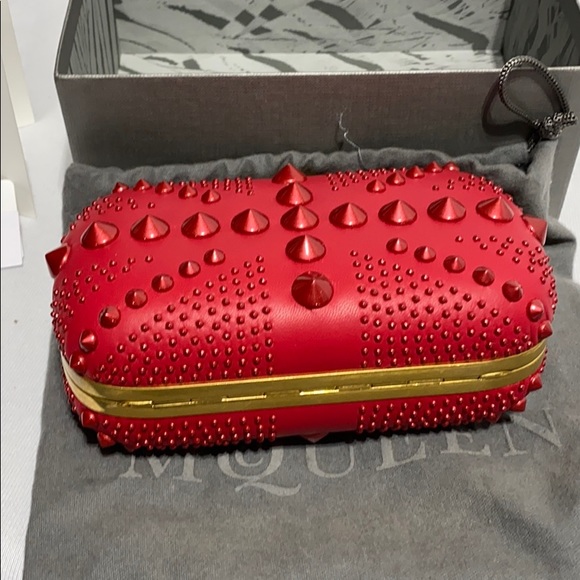 Alexander McQueen - Picture 5 of 8